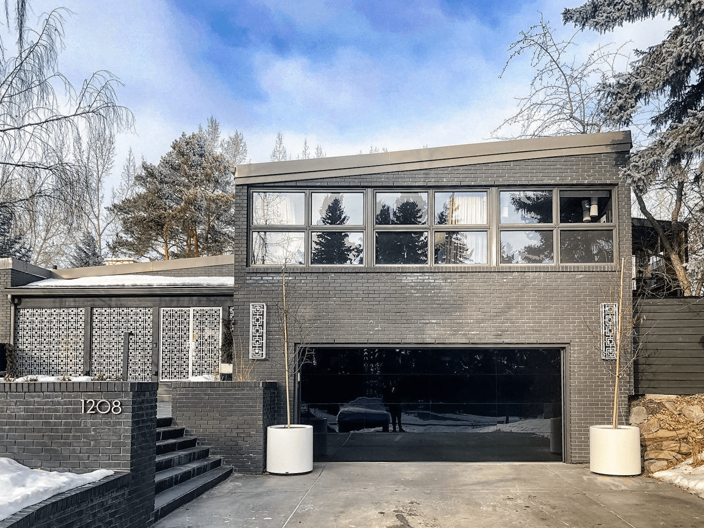 Minimalist Garage Doors | C.H.I. Overhead Doors